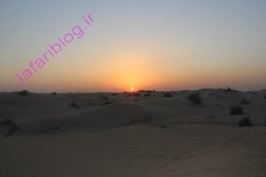 نمای زیبای بیابان و غروب